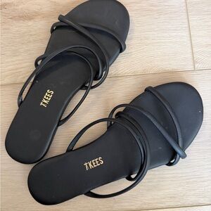 TKEES Black Minimalist Strappy Slide Sandals